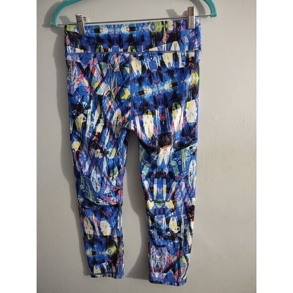 Fabletics Powerhold Blue High Waisted Paisley Print Crop Leggings Womens Small - Picture 3 of 5